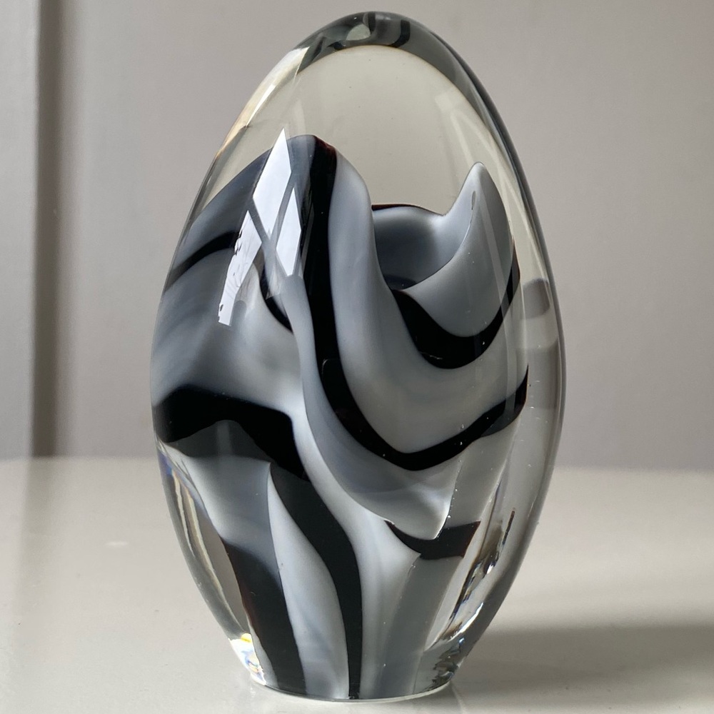 Vintage Signed Robert Eickholt Art Glass Black & White Glass Murano Paperweight